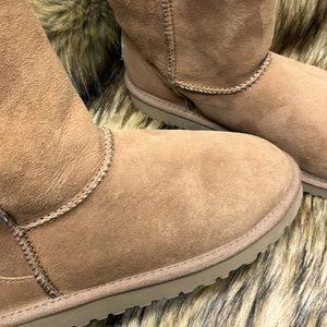 Uggs size 5 , great condition, chestnut
